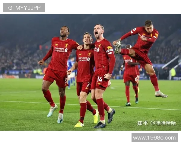 利物浦迎战曼联激战一触即发 双方争夺英超榜首宝座引爆球迷热议 利物浦迎战曼联激战一触即发 双方争夺英超榜首宝座引爆球迷热议