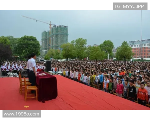 聚焦绿茵传奇巨星故事全景展现足球时代英雄崛起奋斗之路辉煌征程